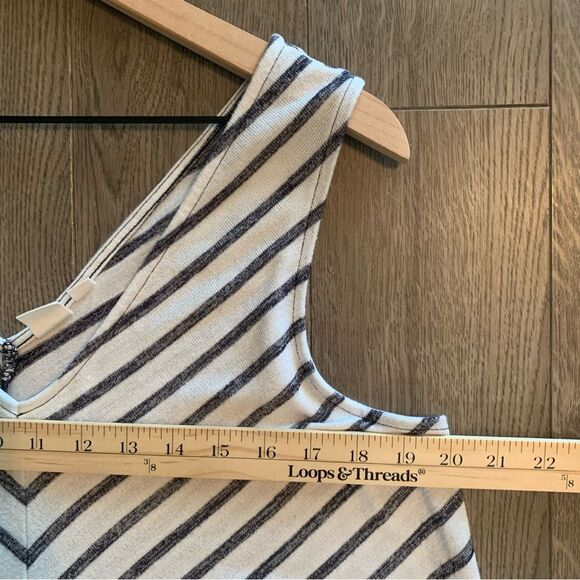 Gap Striped Tank Top Women’s Large White Navy Blue V-Neck Swing. - Picture 7 of 8